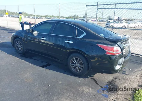 2015 Nissan Altima 2.5 S z USA, uszkodzony, nr VIN 1N4AL3AP3FC464504